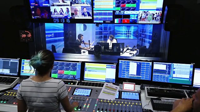 Téléfoot J-4, des photos qui n’auraient jamais dû circuler, CNEWS qui fait du copier collé et Valérie Trierweiler remerciée