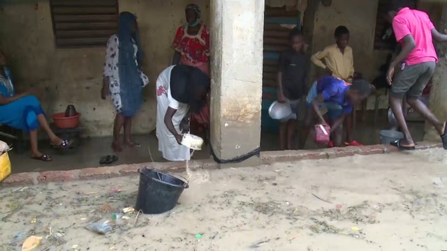 بسبب غياب شبكات التصريف.. مياه الأمطار تغمر المنازل في تشاد