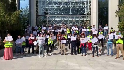 Télécharger la video: Los trabajadores aplauden las negociaciones de Sacyr Fluor