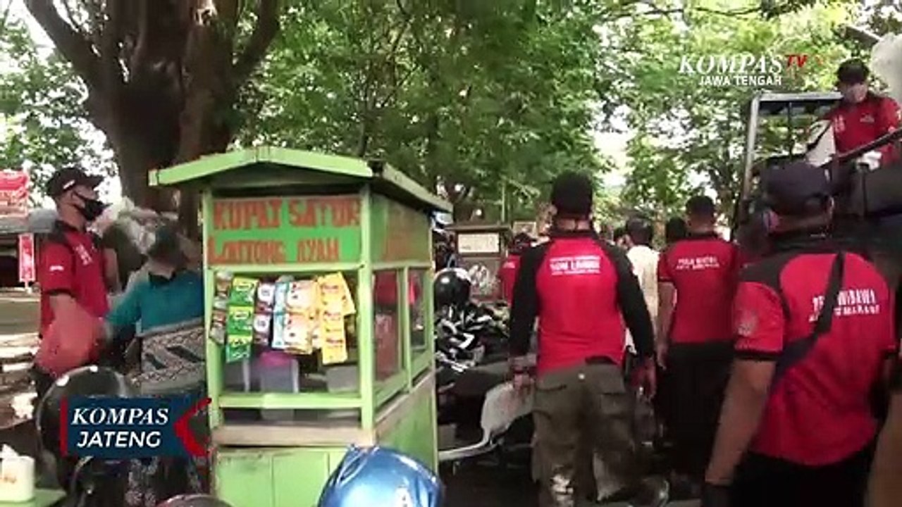 Satpol PP Semarang Tertibkan PKL Di Kawasan Larangan
