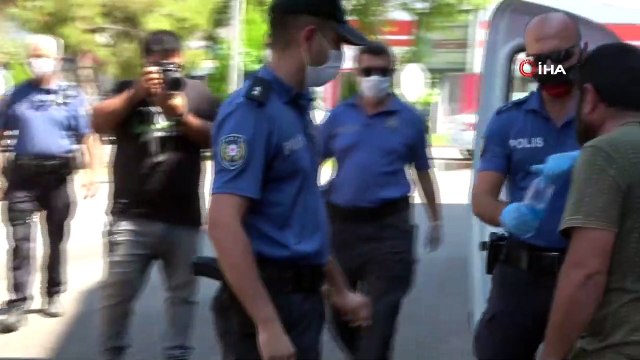 2 yıl önce oda başkanını silahla vurduğu oda binası önünde bıçaklı eylem yaptı