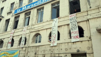 Les soutiens de La Marseillaise se rassemblent devant les locaux du journal
