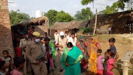 ग्राम अंदावा में ग्रामीणों की समस्या सुनने पहुंची भरथना विधायका
