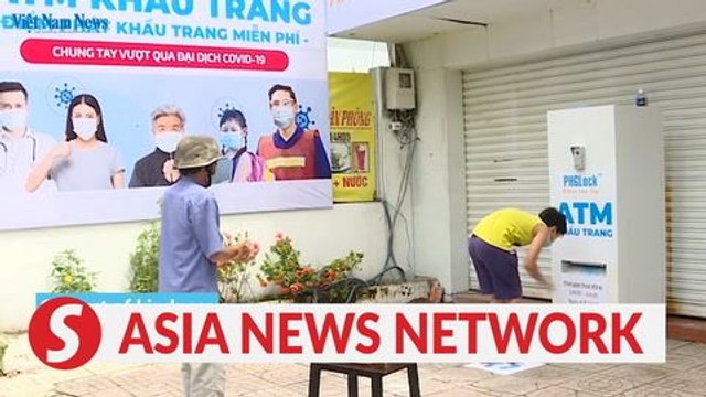Vietnam News | Machine gives away free face masks in HCM City