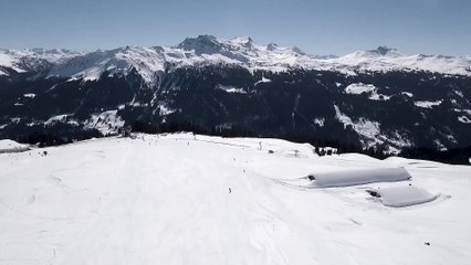coverr-skiing-view-dron-1563376339005