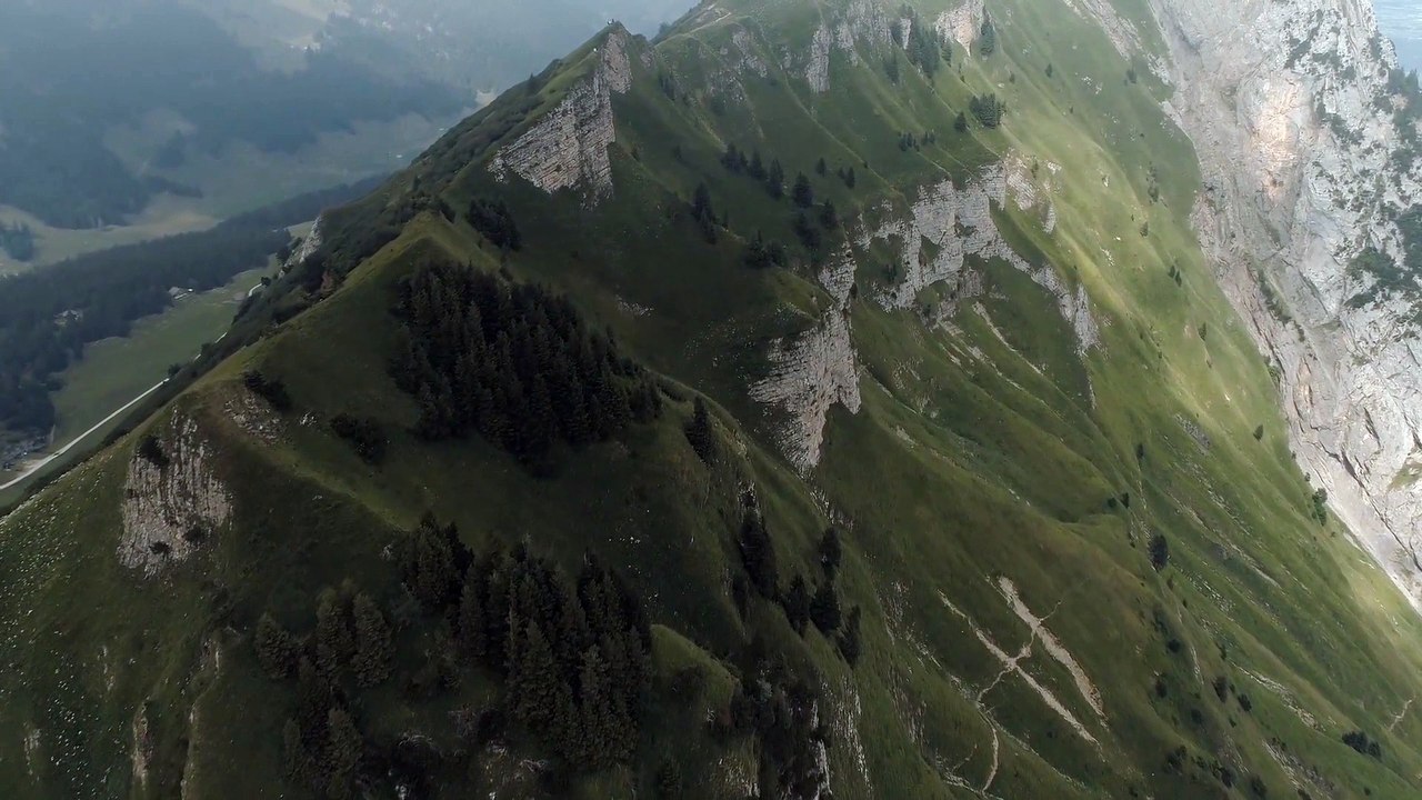 coverr-mountain-range-1585310225139