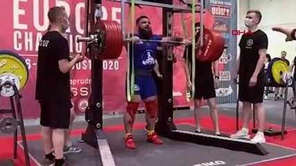 400 kilogram ağırlık kaldırmaya çalışırken dizlerini kırdı!
