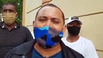 Policías pensionados reclaman en el Palacio Nacional pagos