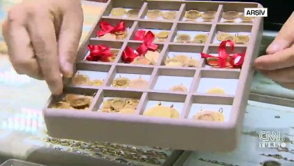 Son Dakika! Yaşlı kadını polis kılığına girip dolandırdılar | Video