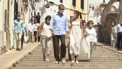 Aplausos y algún "Viva la República" a los Reyes en Ciutadella (Menorca)