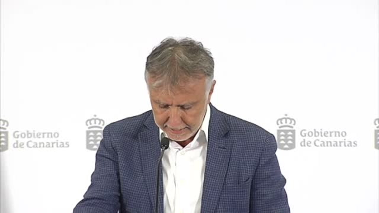 Canarias prohíbe fumar y obliga al uso de la mascarilla en espacios abiertos