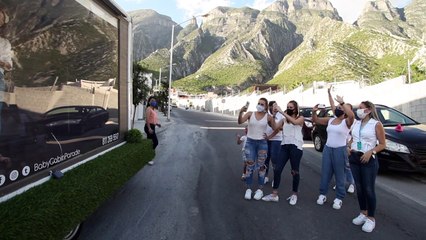 Enormes vitrinas acortan distancia entre recién nacidos y familiares en México