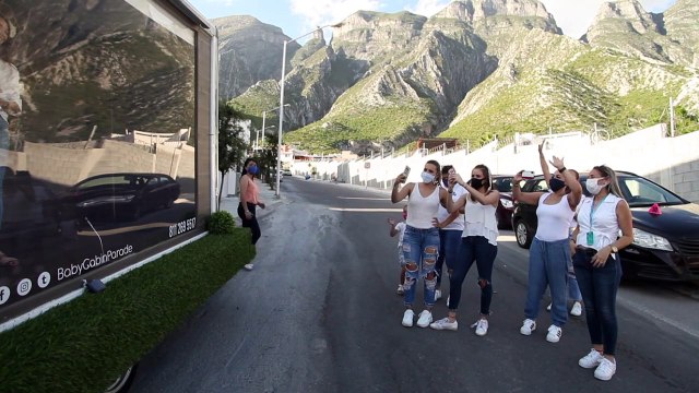 Enormes vitrinas acortan distancia entre recién nacidos y familiares en México