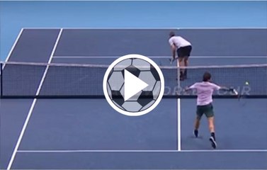 ¡Tenía que apuntarle a la cola! Roger Federer pierde el punto más fácil de su carrera