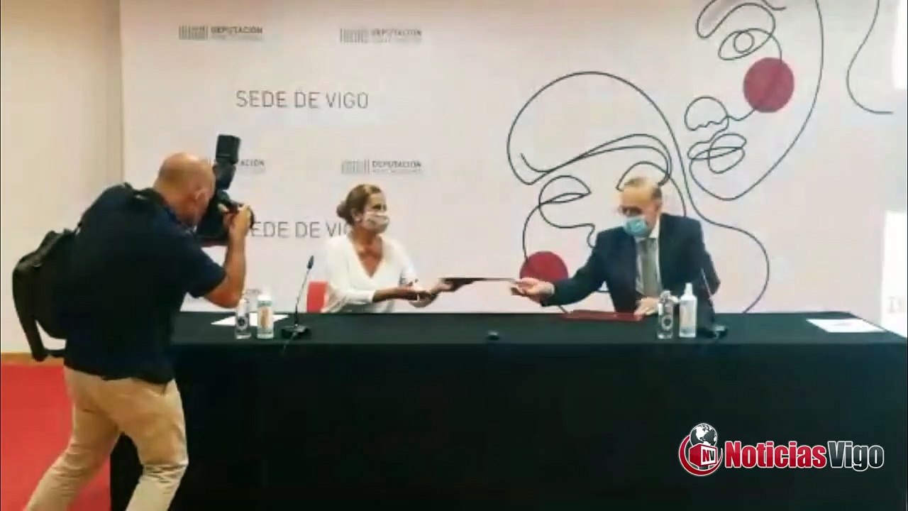 Sinatura do convenio da Catedra de Feminismos 4.0 de 2020 na sede da Deputacion de Pontevedra