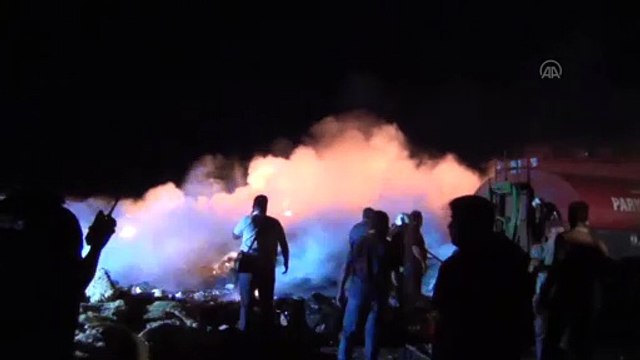 Manisa'da çöp depolama alanında yangın