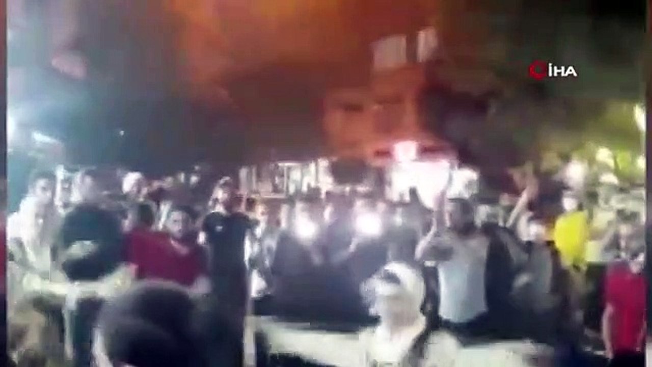 Ölümüne mesafesiz maskesiz “kılıçlı kalkanlı” gösteri