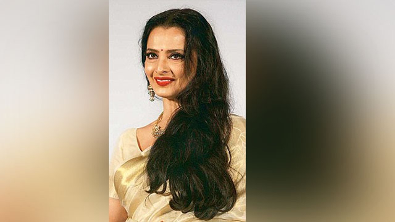 Rekha के खूबसूरत काले-घने और लंबे बालों का जानि...