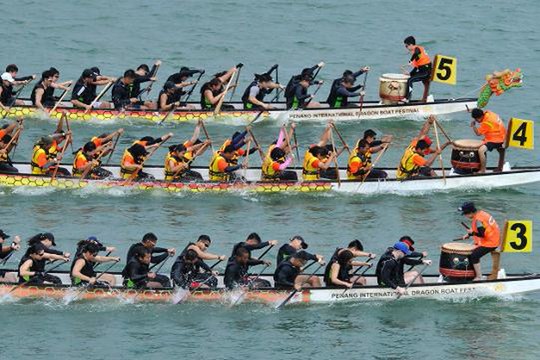 38 teams row for Penang Dragon Boat Race title