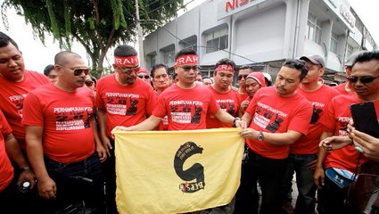 Yellow vs Red ruckus in Teluk Intan
