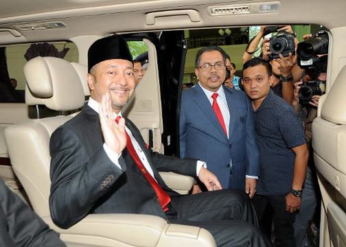 Mukhriz welcomed to rejoin Umno, says Annuar