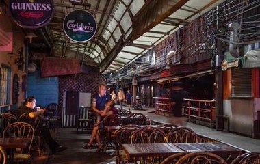 Bangkok bars close following Thai king's death