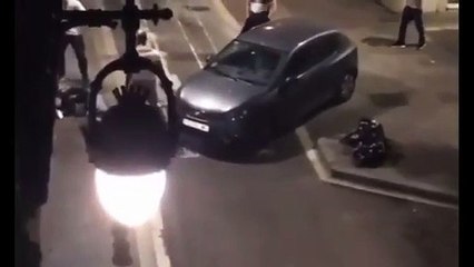 Brutales golpes de un boxeador a dos agentes por hacer un 'sinpa' - TW