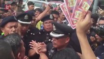 Umno Youth members demand for an apology from Nga