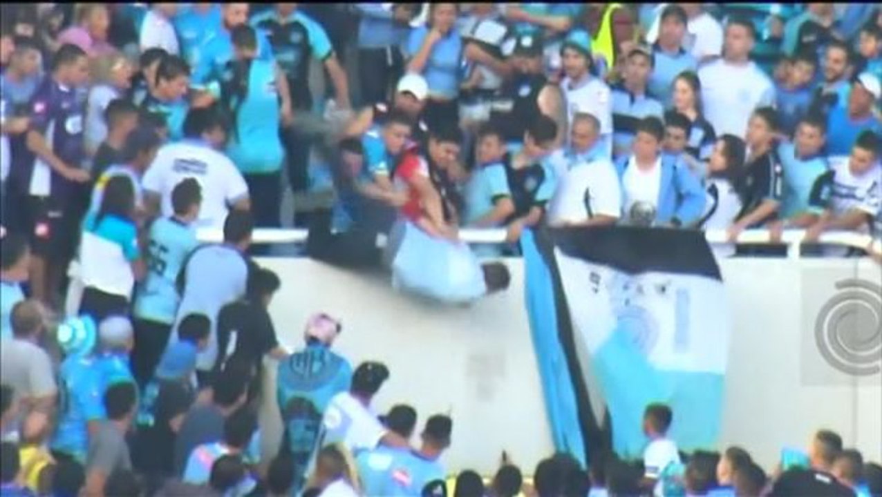 Maut Ditolak 'Hooligan'