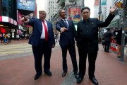 Impersonators of world leaders stopped traffic in Hong Kong