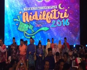 Najib joins 20,000 visitors at national-level Hari Raya open house