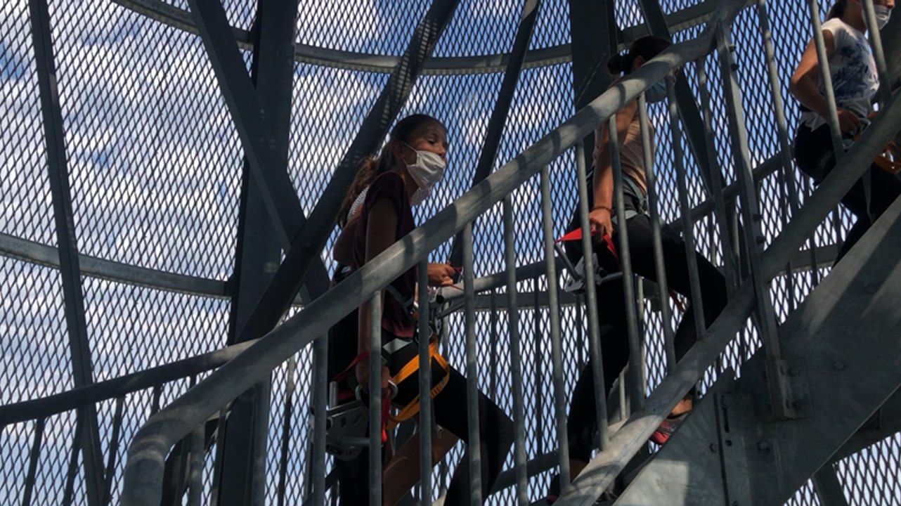 La tyrolienne à la Cité de la voile