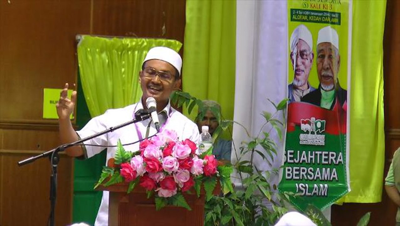 PAS delegates entertained by a Tamil song