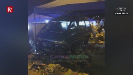 Van fatally knocks down girl at Cameron Highlands night market