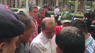 Commotion breaks out between Muhyiddin supporters and JMM members at RoS office