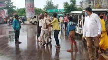 मड़ियांव थाना के बाहर युवकों की पिटाई का वीडियो वायरल