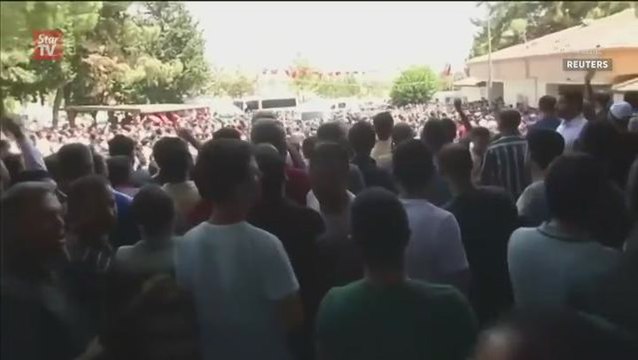 Angry protest at funeral of Turkish bomb victims