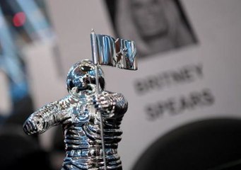 The stage is set for the 2016 MTV awards