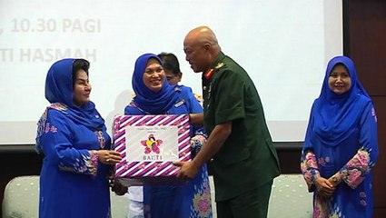 Rosmah pays tribute to security forces