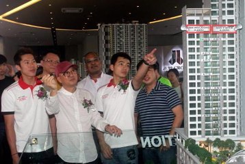 Goh and Tan get apartments next to each other