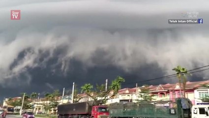 Tsunami-like clouds captivate Langkap residents