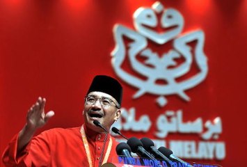 Hisham recites "Korban Hang Tuah" poem during winding-up speech