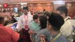 Umno AGM: Media get to “Wefie” and “Selfie” with Umno leaders