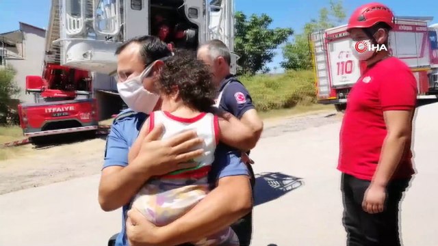 Yangın çıkan binada mahsur kalan vatandaşları itfaiye kurtardı