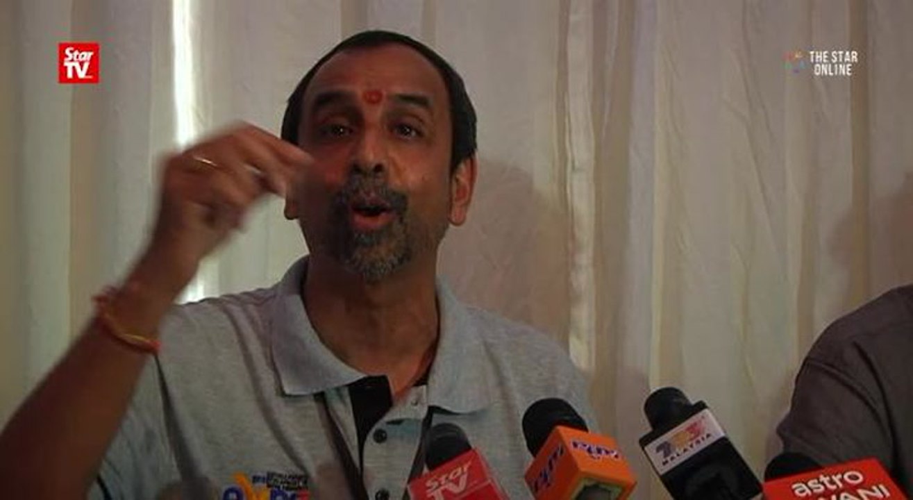 PM visits SEDIC booths at Batu Caves