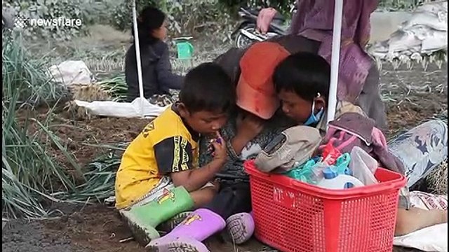 Indonesia's Mount Sinabung spews ash cloud