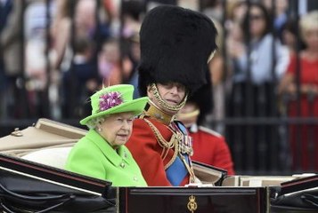 Télécharger la video: Queen Elizabeth celebrates 'official' 90th birthday