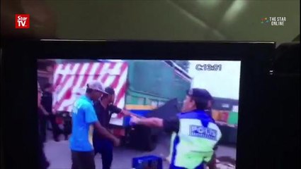 Fruit sellers arrested after scuffle with authorities
