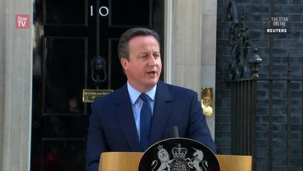 David Cameron resigns