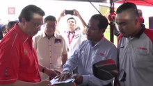 Liow: Focus on road, not phone